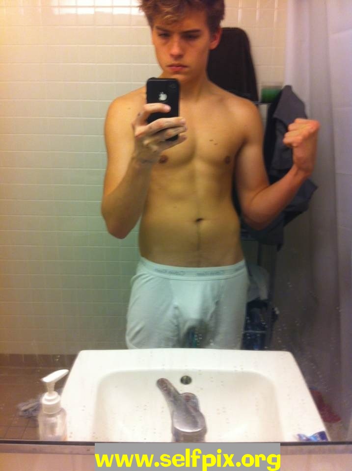 Dylan Sprouse Leaked Bathroom Pics